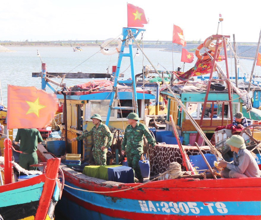 Xử phạt hành vi khai thác trái phép trên vùng biển Hà Tĩnh