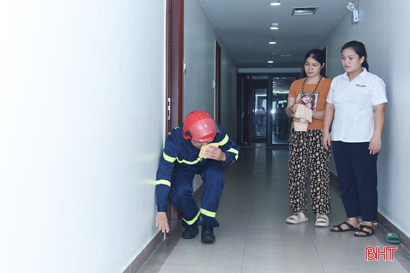 Cảnh sát phòng cháy Hà Tĩnh hướng dẫn kỹ năng thoát nạn trong tình huống khẩn cấp