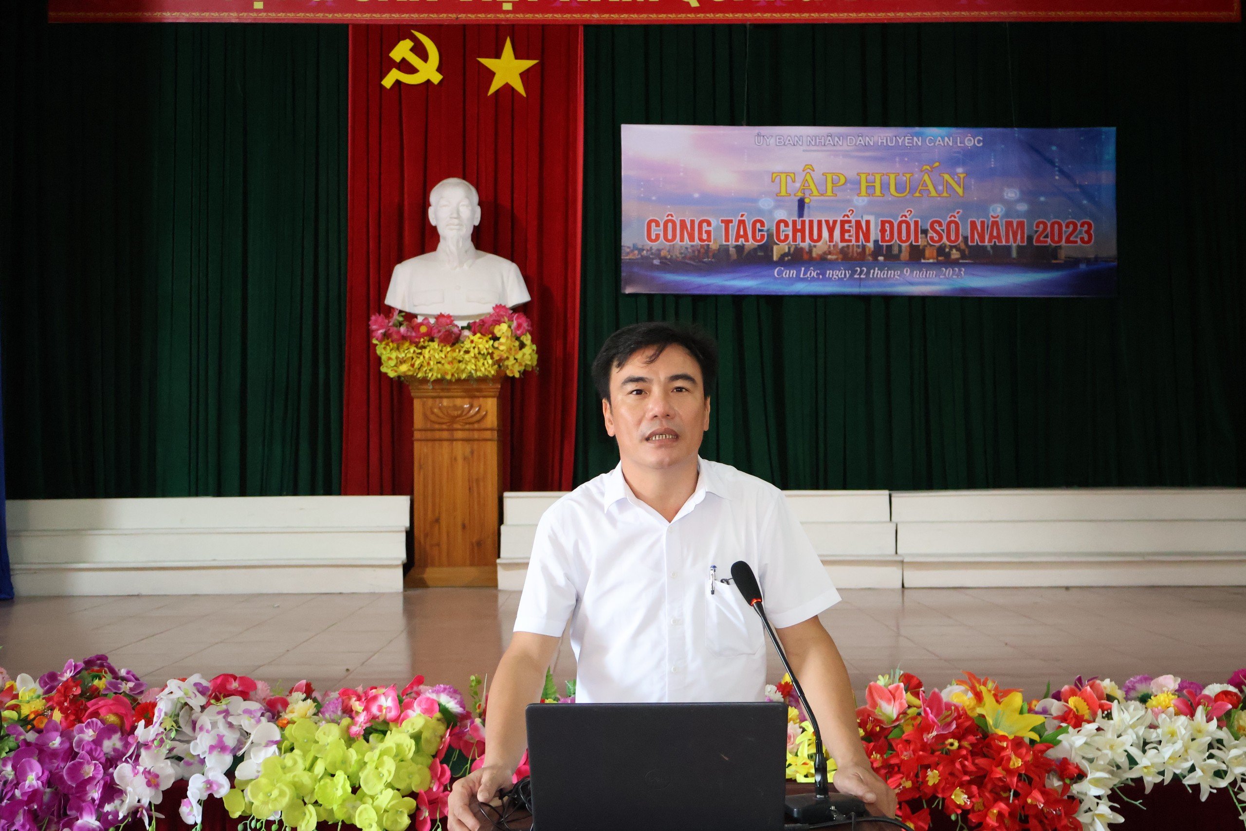 Can Lộc đẩy mạnh công tác chuyển đổi số năm 2023