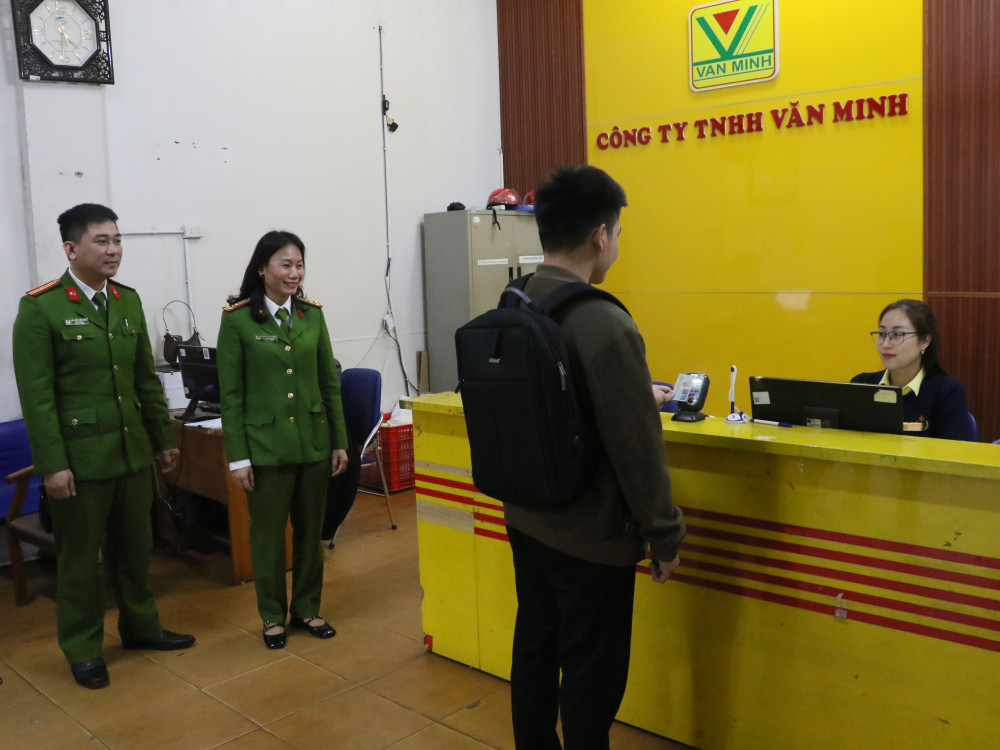Thực hiện thông báo lưu trú qua phần mềm ASM trên xe khách đường dài tại Hà Tĩnh