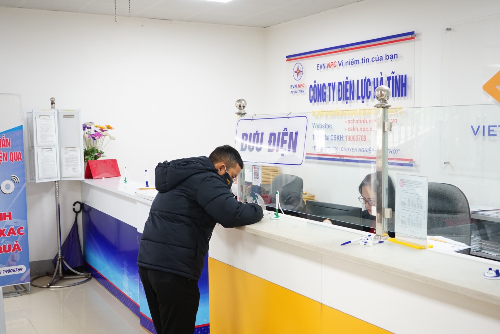 Năm 2023, Hà Tĩnh có 262.725 hồ sơ giải quyết thủ tục hành chính qua dịch vụ Bưu chính công ích
