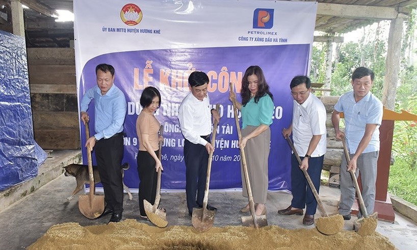Đỡ đầu, tài trợ tạo lực đẩy cho phong trào xây dựng nông thôn mới Hà Tĩnh