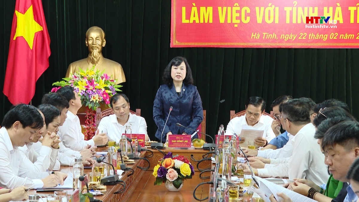 Bộ trưởng Bộ Y tế làm việc với Hà Tĩnh