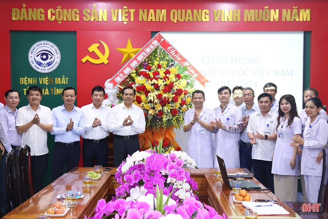 Lãnh đạo tỉnh chúc mừng Sở Y tế và các đơn vị nhân Ngày Thầy thuốc Việt Nam