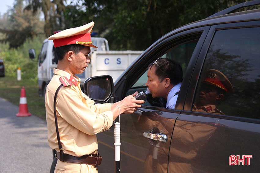 Cảnh sát giao thông Hà Tĩnh kiểm tra chéo địa bàn