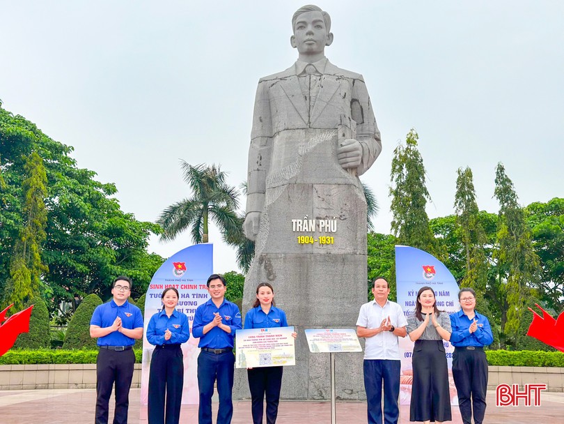 Số hóa thông tin về đồng chí Tổng Bí thư tại Quảng trường Trần Phú ở TP Hà Tĩnh