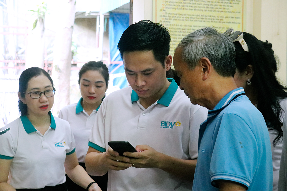 Đơn vị đầu tiên ở Thành phố Hà Tĩnh triển khai thu thuế điện tử