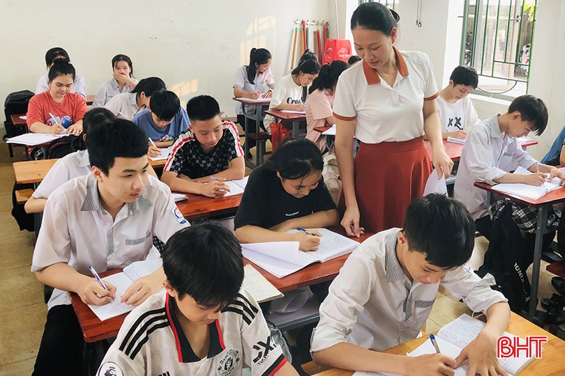 Áp lực "cuộc đua" vào lớp 10 công lập ở Hà Tĩnh