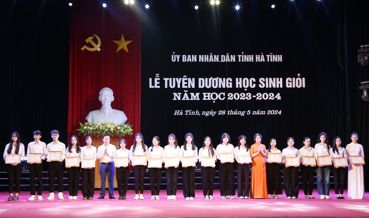 Hà Tĩnh tổ chức Lễ tuyên dương học sinh giỏi năm học 2023-2024