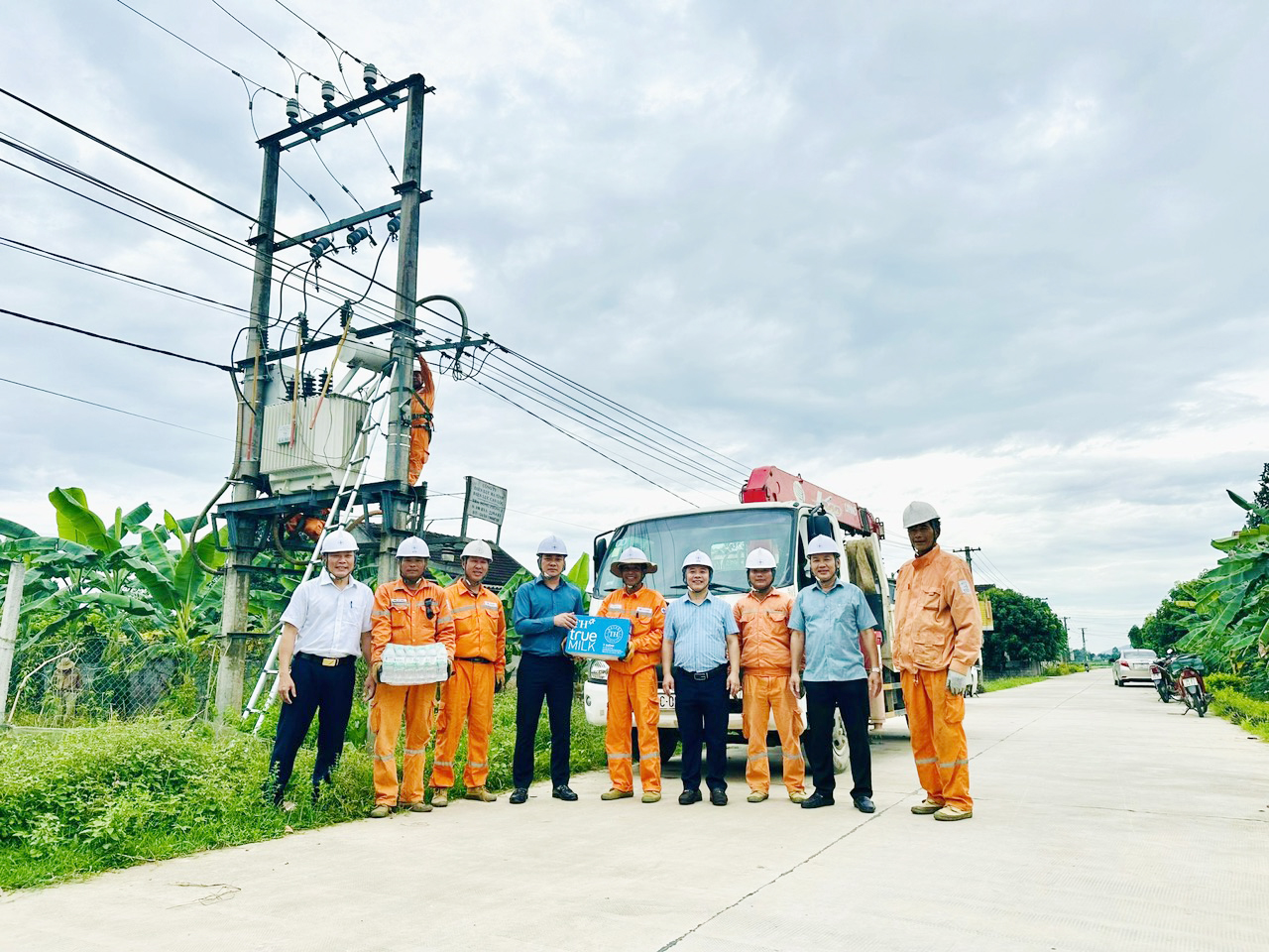 Niềm vui của công nhân điện Hà Tĩnh trong Tháng Công nhân