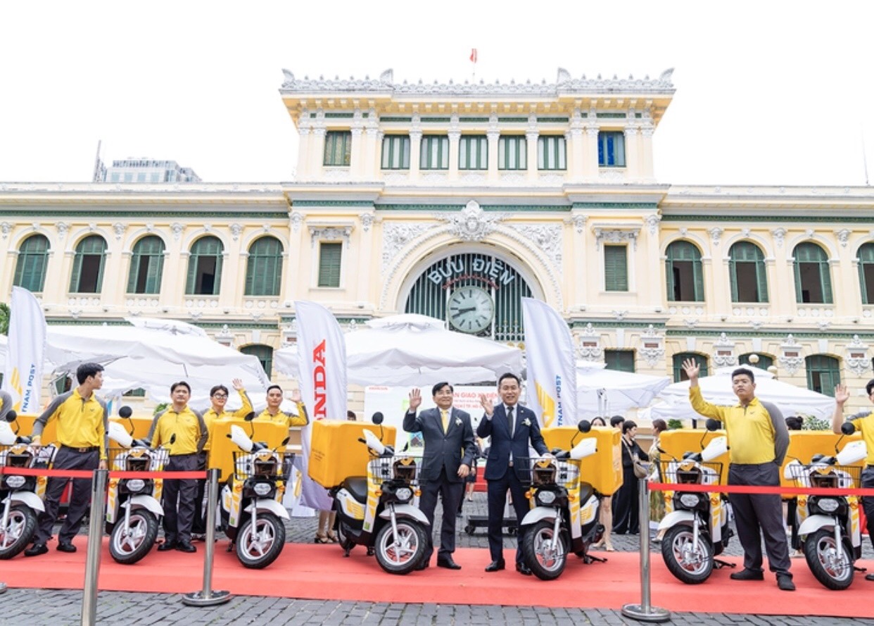 Bưu điện Việt Nam mở rộng triển khai giao hàng bằng xe điện tại TP. Hồ Chí Minh