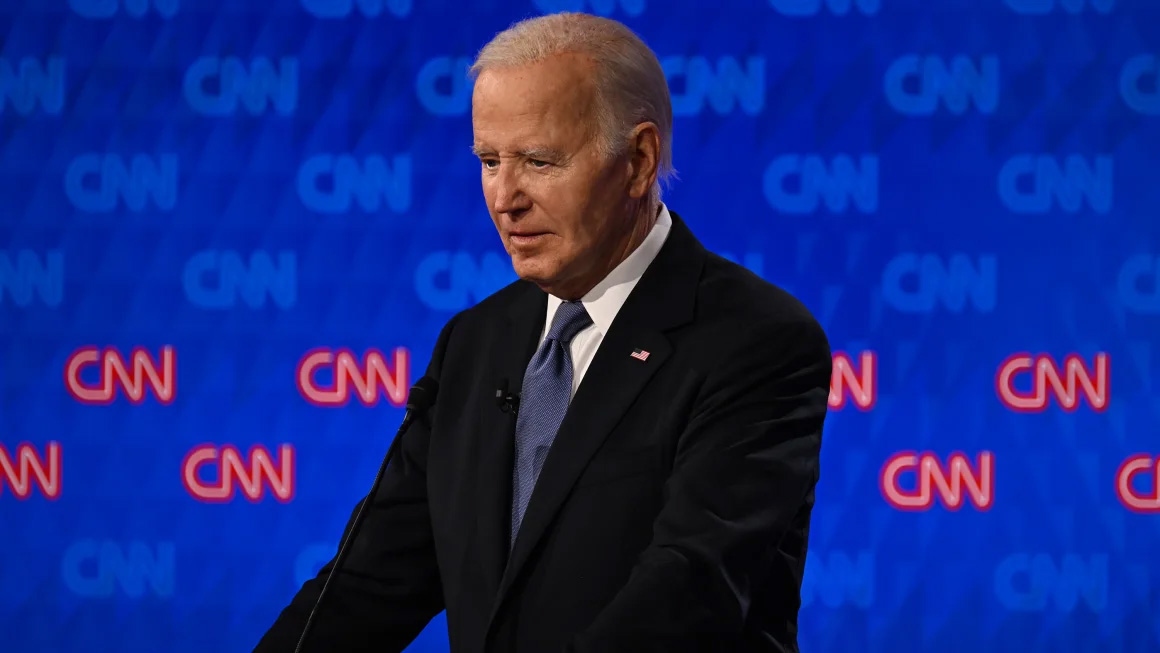 Đảng Dân chủ “tiến thoái lưỡng nan” sau màn thể hiện của ông Biden
