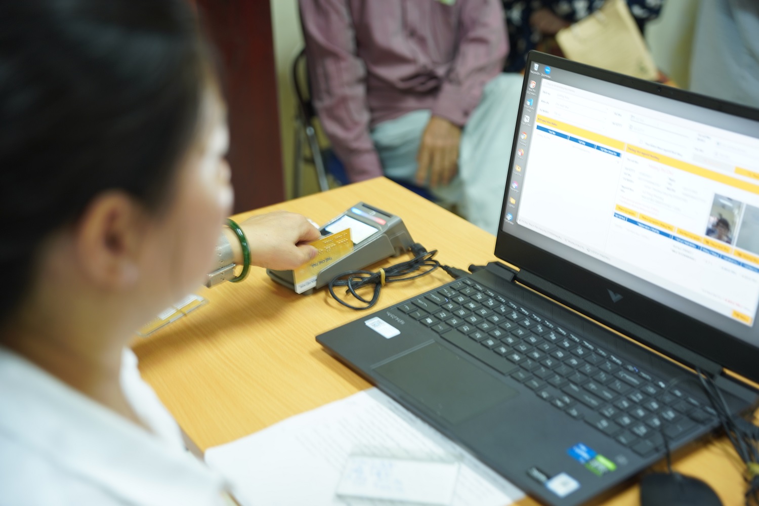 Bưu điện Việt Nam tổ chức chi trả lương hưu, trợ cấp BHXH theo mức tăng mới