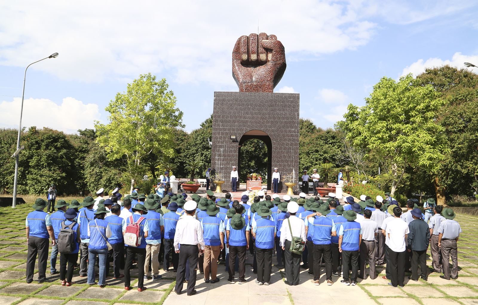 TP Hồ Chí Minh trao tặng Vùng 5 Hải quân nhiều công trình ý nghĩa