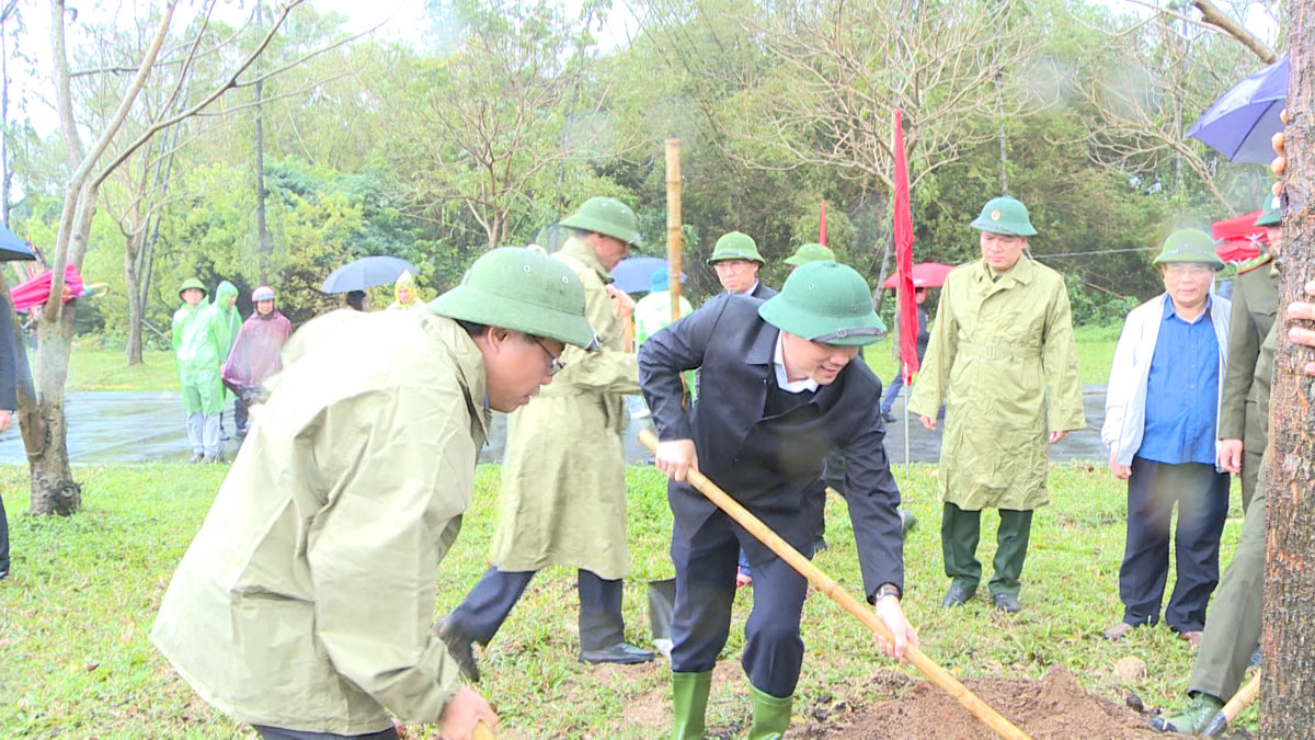 Bí thư tỉnh ủy tham gia “Tết trồng cây” Xuân Ất Tỵ 2025 tại thành phố Hà Tĩnh