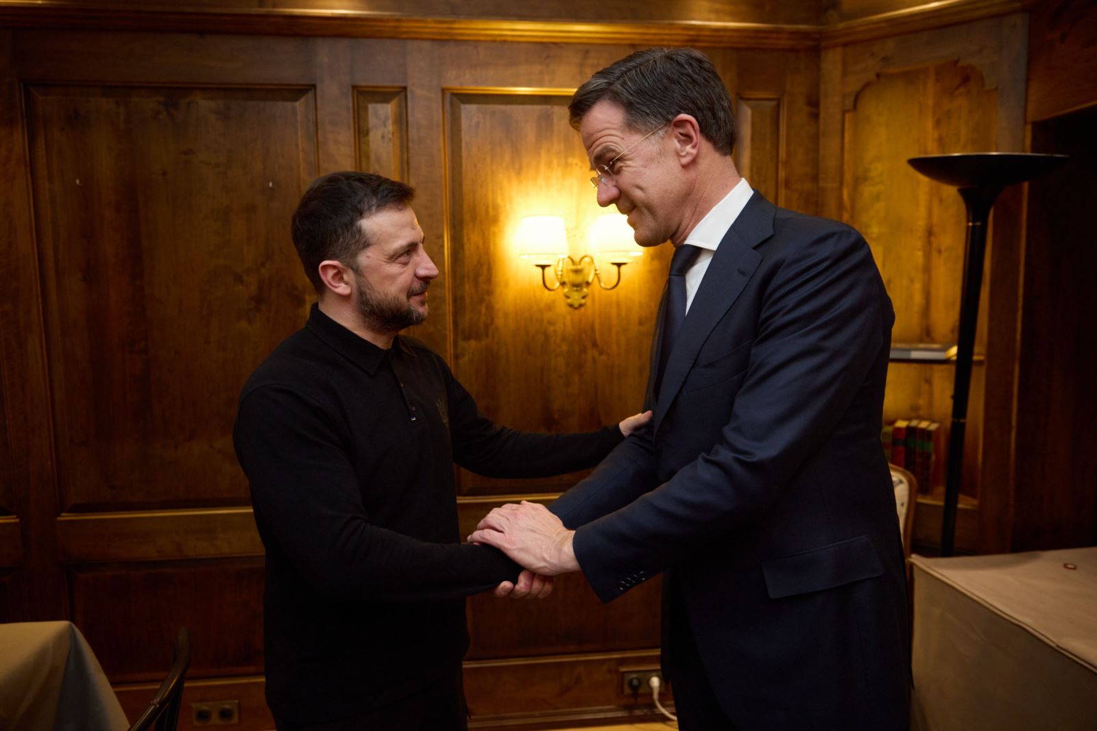 Tổng thống Zelensky đáp trả tuyên bố của lãnh đạo Mỹ liên quan tới vấn đề lãnh thổ Ukraine