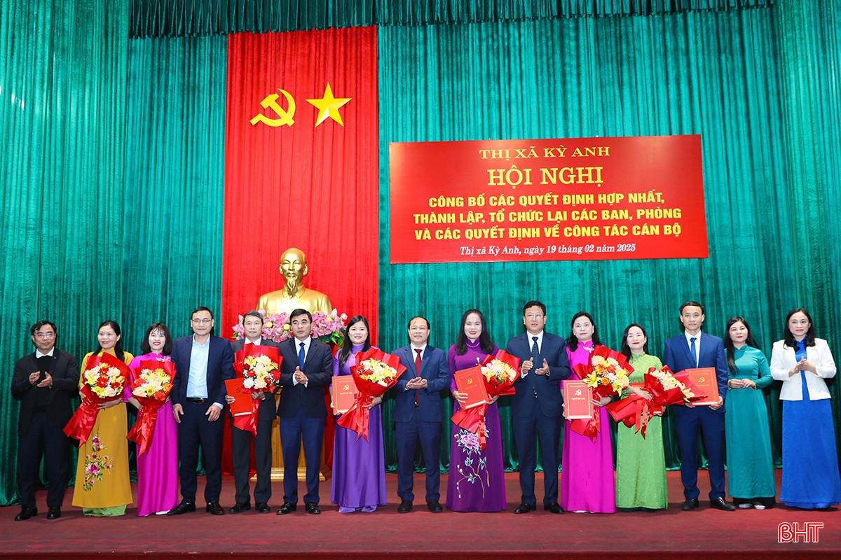 Các địa phương Hà Tĩnh công bố quyết định về tổ chức bộ máy, bổ nhiệm cán bộ