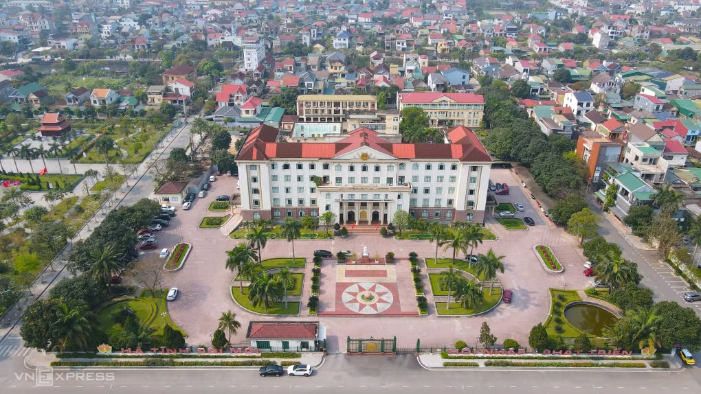 Tỉnh ủy viên có thể làm bí thư đảng ủy xã, phường