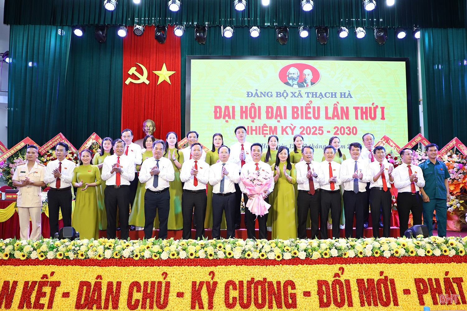 Bí thư Tỉnh ủy dự Đại hội Đảng bộ xã Thạch Hà