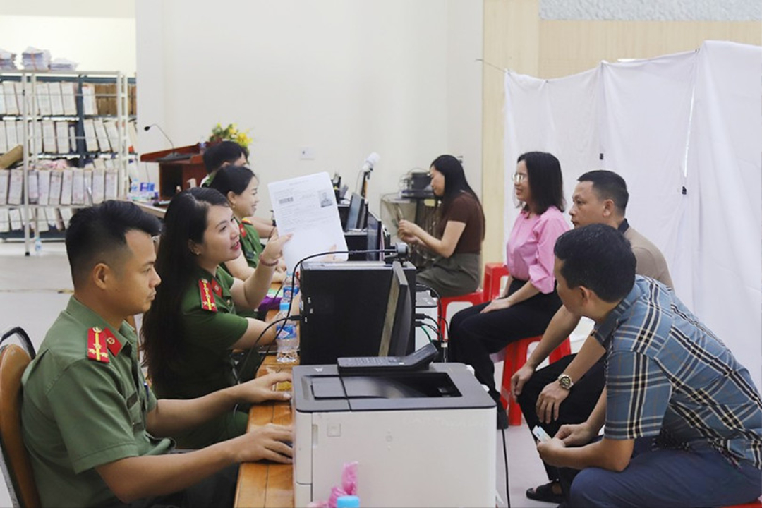 Hà Tĩnh: Tập trung cao trong cấp đổi thẻ đảng viên ở phường trung tâm