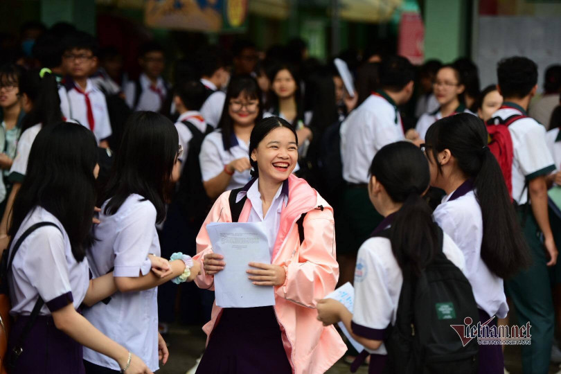 Tăng hỗ trợ BHYT cho học sinh, sinh viên: Giảm một nửa gánh nặng đóng phí