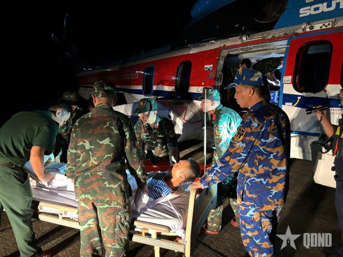 Trực thăng Binh đoàn 18 cấp cứu khẩn quân nhân ở Trường Sa