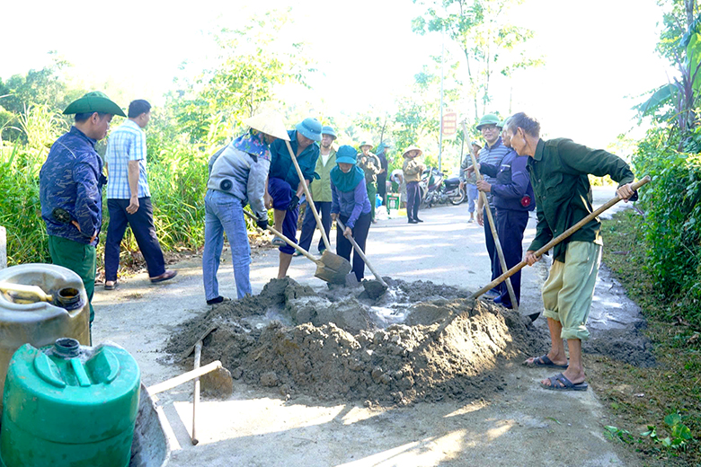 Xã Hương Sơn ra quân cao điểm xây dựng nông thôn mới