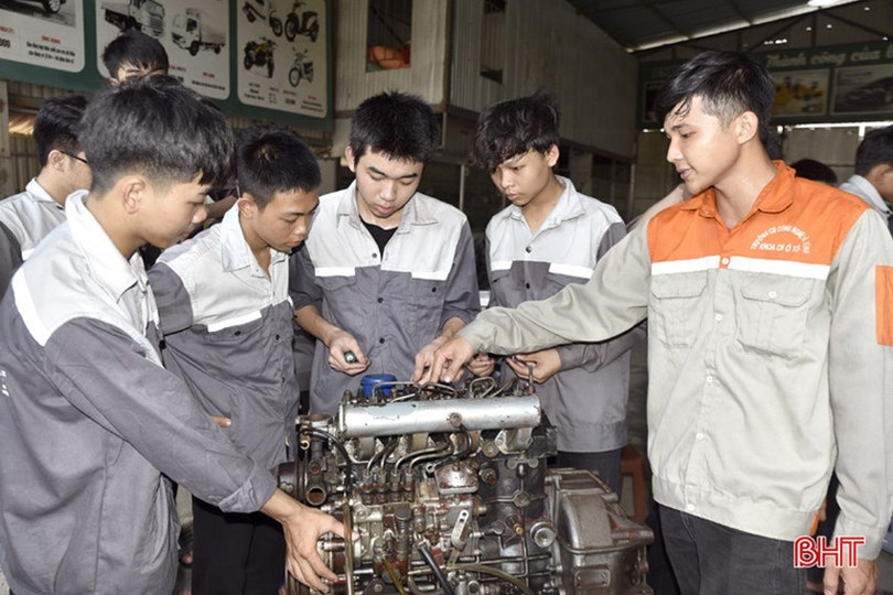 Ngân hàng CSXH Hà Tĩnh thông tin chính sách vay vốn ưu đãi với nhóm ngành học STEM