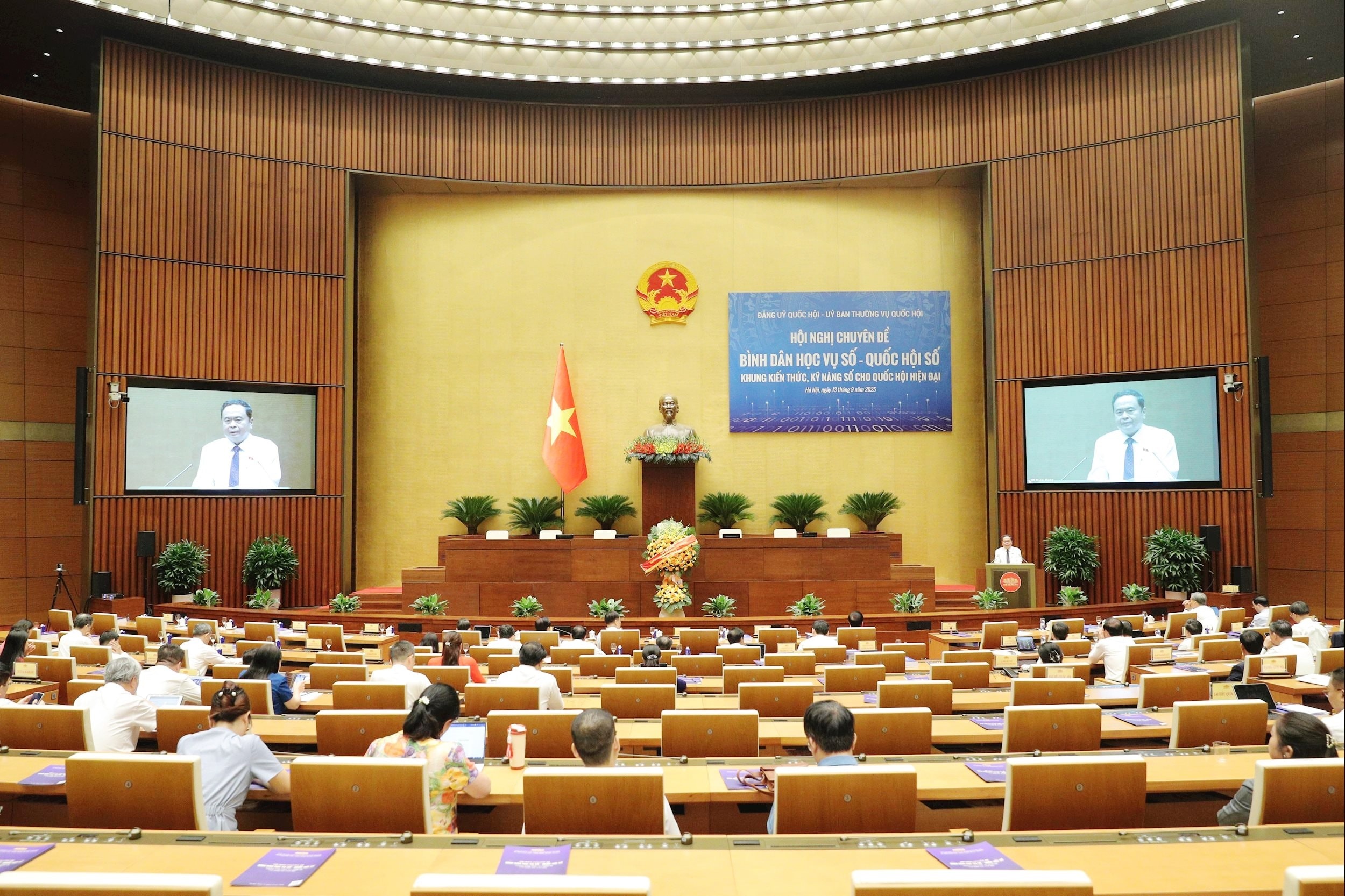 Chủ tịch Quốc hội Trần Thanh Mẫn: Đẩy mạnh phong trào “Bình dân học vụ số - Quốc hội số” thực chất, hiệu quả