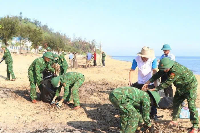 Thiên Cầm sau bão: Hơn 30 tấn rác được xử lý để đón du khách