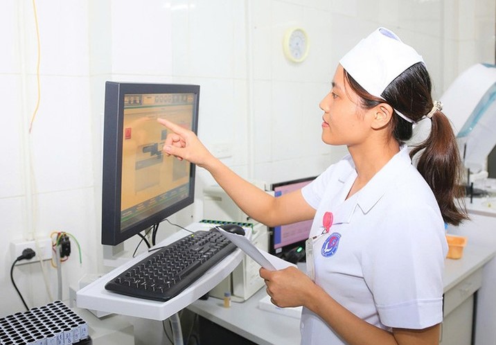 Đẩy mạnh chuyển đổi số y tế: Trung tâm Y tế Thạch Hà triển khai bệnh án điện tử