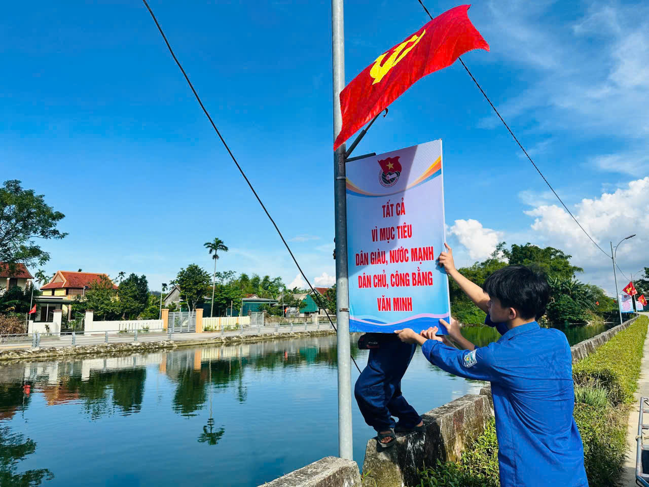 Xã Tứ Mỹ đẩy mạnh phong trào, công trình thiết thực chào mừng Đại hội Đảng các cấp