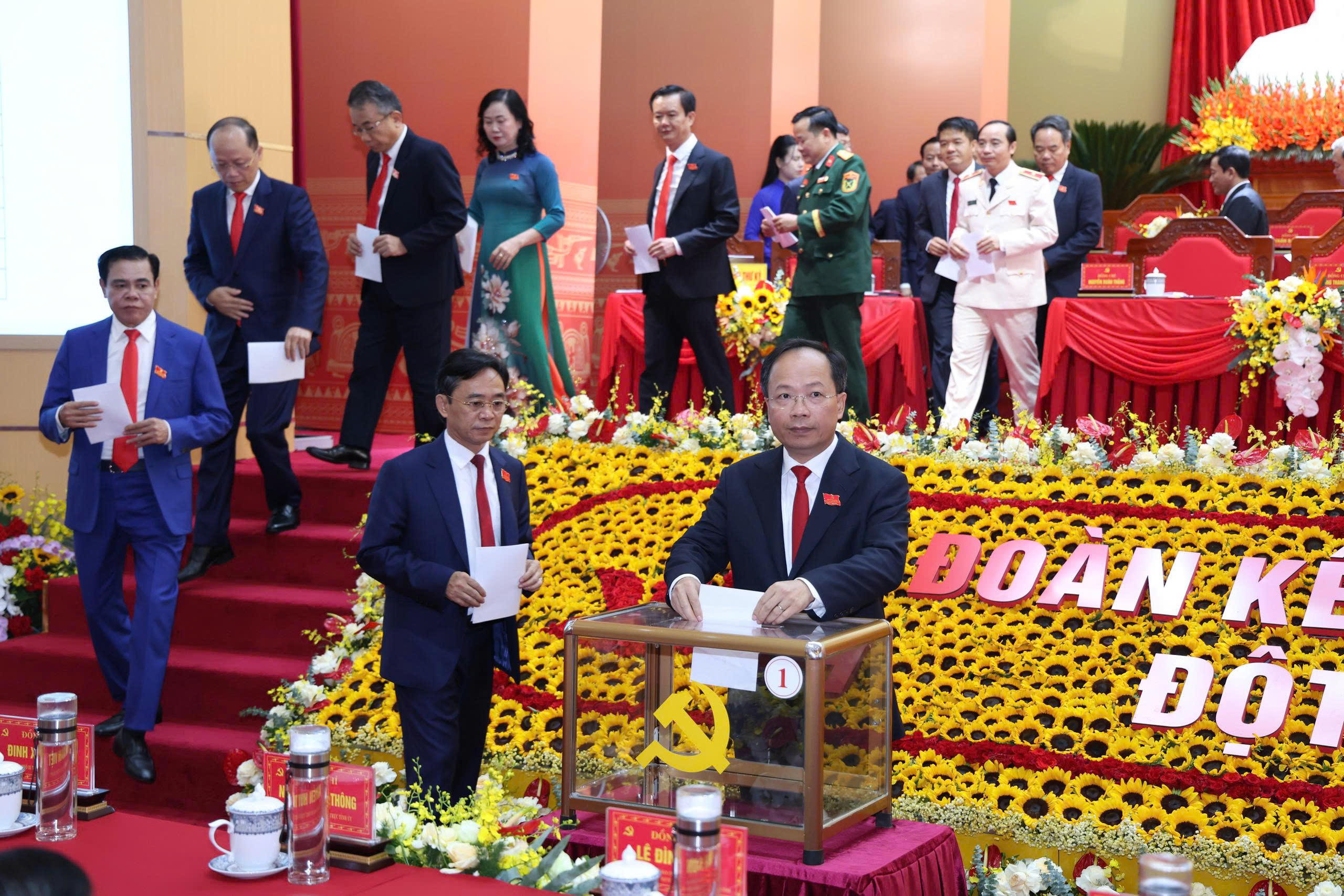 Danh sách Đoàn đại biểu Hà Tĩnh dự Đại hội XIV của Đảng