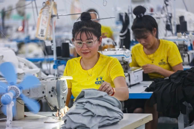 Bộ Nội vụ đề xuất tăng lương tối thiểu 7,2% từ năm 2026