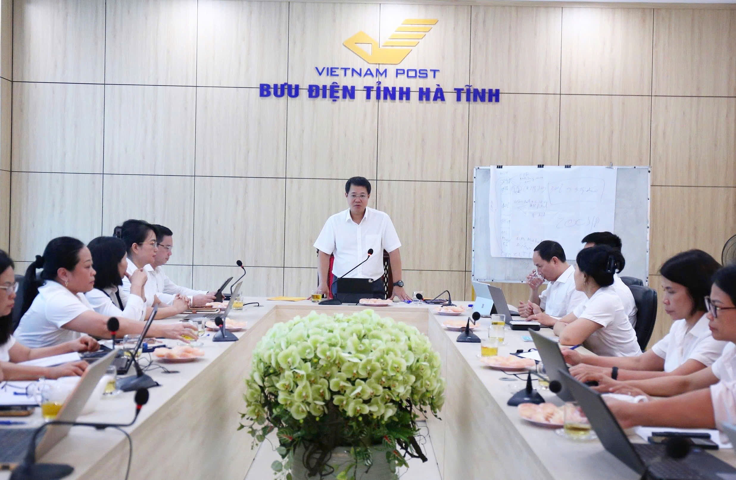 Lãnh đạo Tổng công ty Bưu điện Việt Nam làm việc với Bưu điện Nghệ An, Hà Tĩnh về mô hình Bưu điện xã