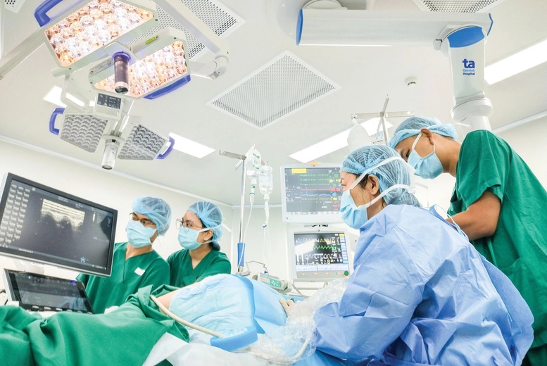 Nghị quyết 72-NQ/TW: Đặt người dân làm trung tâm, y tế cơ sở làm nền tảng