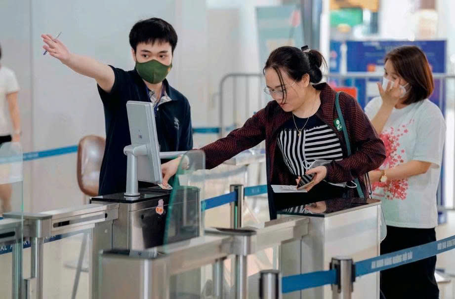 Phấn đấu đẩy nhanh tỷ lệ hành khách sử dụng sinh trắc học tại sân bay