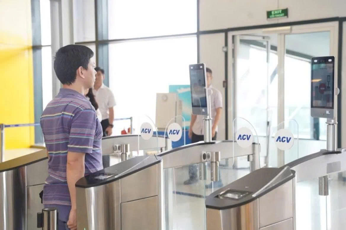 Ngày càng nhiều hành khách sử dụng sinh trắc học ở sân bay