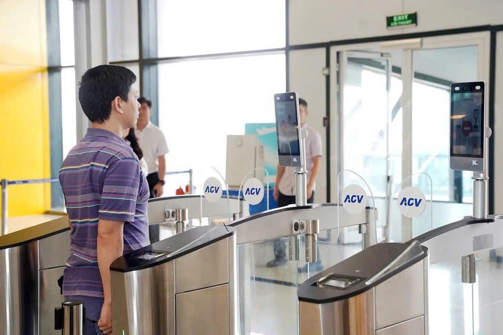 Sử dụng VNeID khi bay nội địa: Tạm thời chưa áp dụng với trẻ em và người trên 60 tuổi