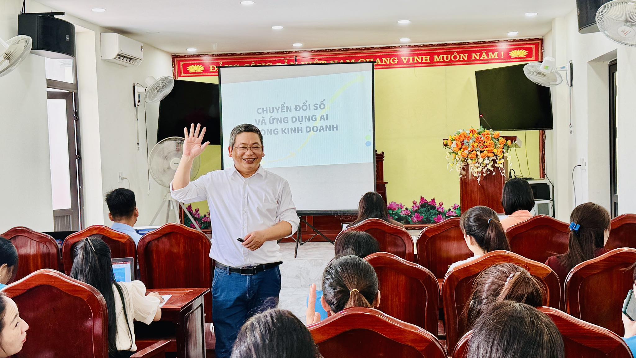 Hà Tĩnh tập huấn ươm tạo ý tưởng khởi nghiệp đổi mới sáng tạo năm 2025