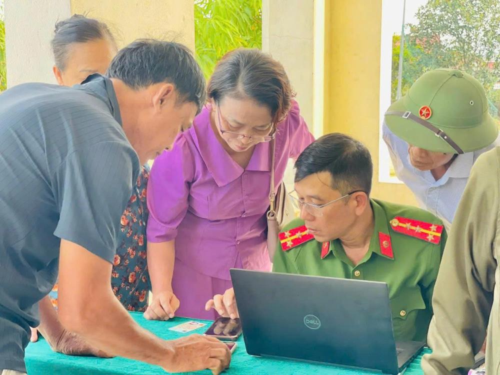 Hà Tĩnh khởi tạo khát vọng bứt phá từ phong trào chuyển đổi số và “Bình dân học vụ số”