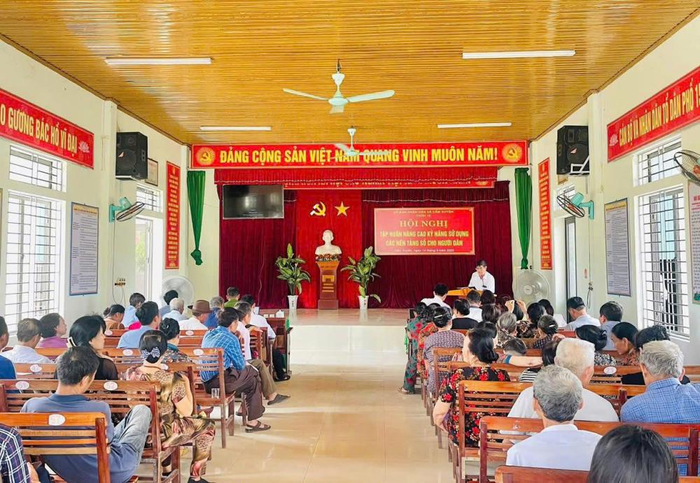 Tập huấn nâng cao kỹ năng sử dụng các nền tảng số cho người dân