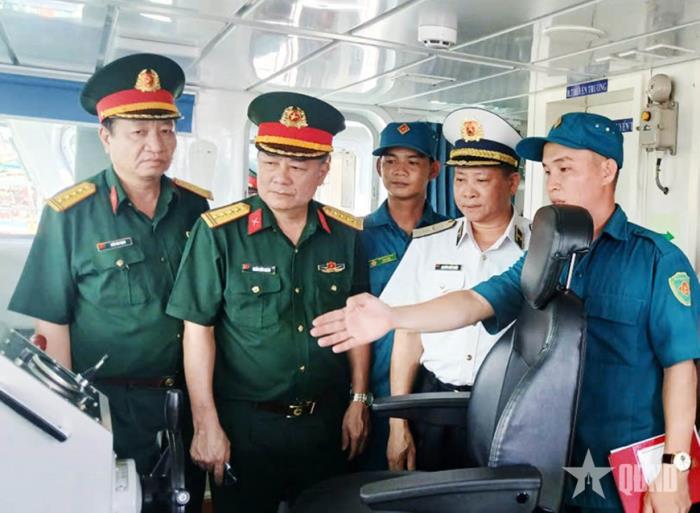 Bộ Tham mưu Quân chủng Hải quân kiểm tra công tác huấn luyện Hải đội Dân quân thường trực