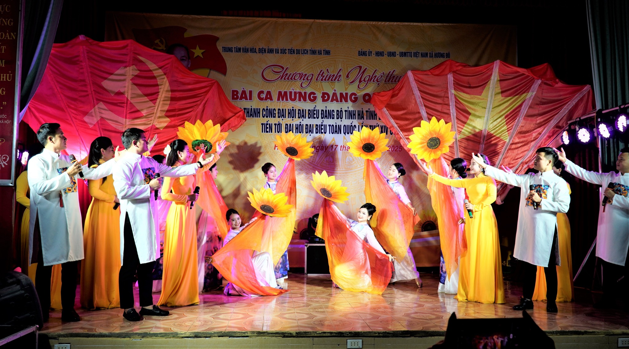 Hương Đô sôi nổi chương trình nghệ thuật “Bài ca mừng Đảng quang vinh”