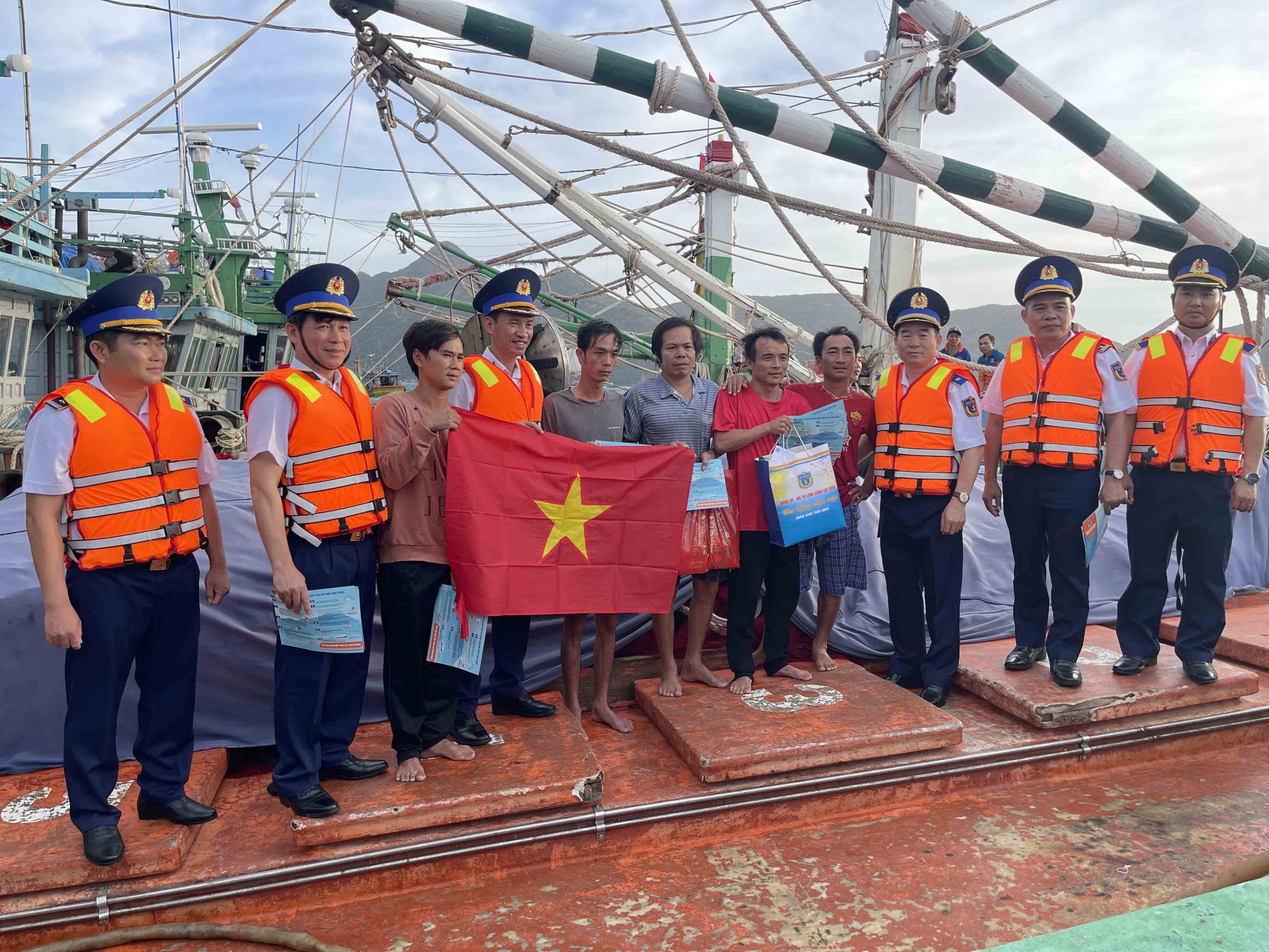 Vùng Cảnh sát biển 3 nâng cao hiệu quả thực hiện Chỉ thị 212 và 652, xây dựng Đảng bộ vững mạnh