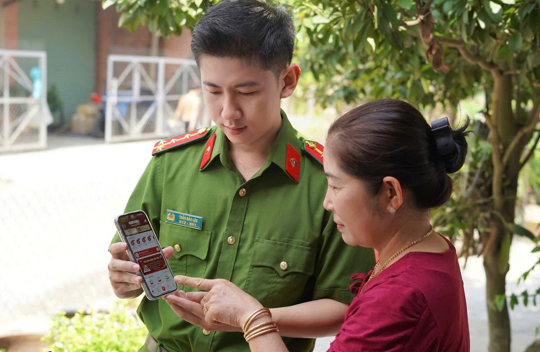 Tây Ninh đẩy mạnh góp ý Dự thảo Văn kiện Đại hội XIV của Đảng qua ứng dụng VNeID