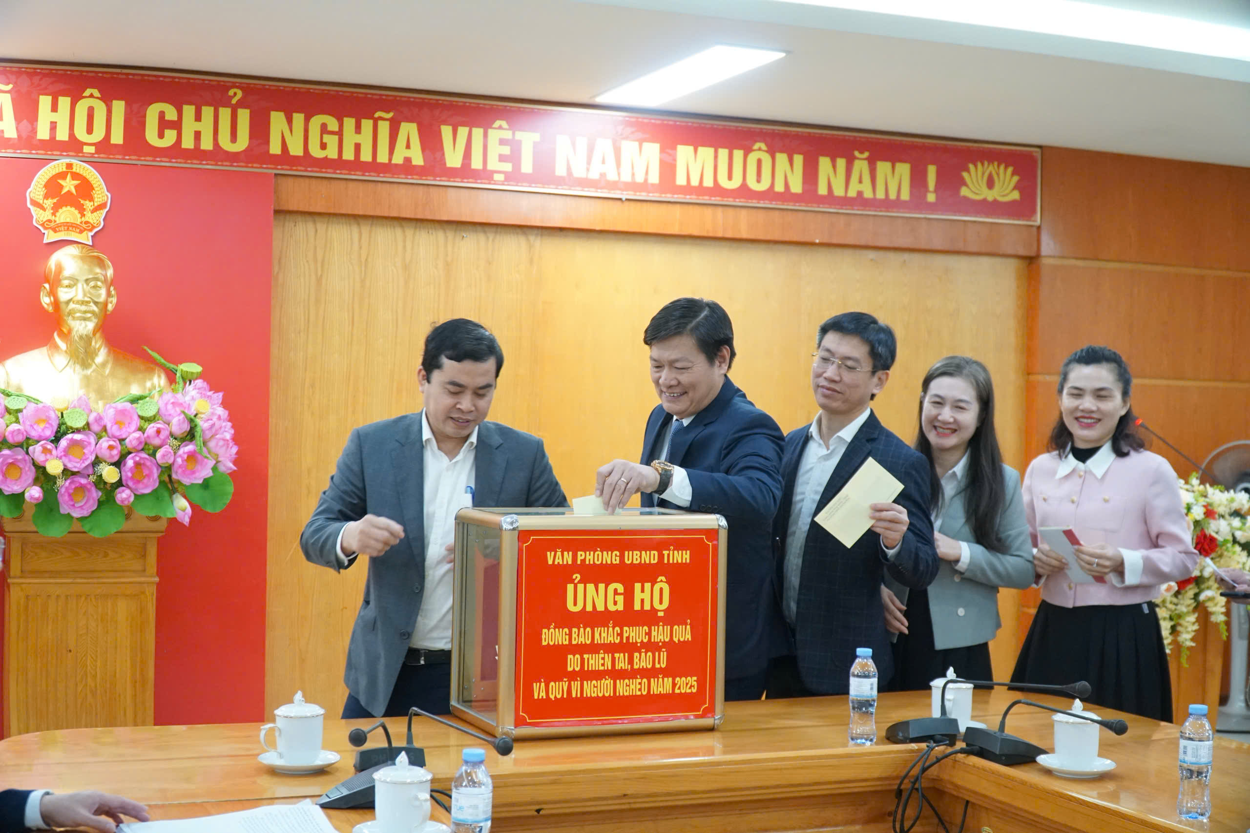 Hà Tĩnh phát động quyên góp ủng hộ đồng bào bị thiệt hại do bão, lũ