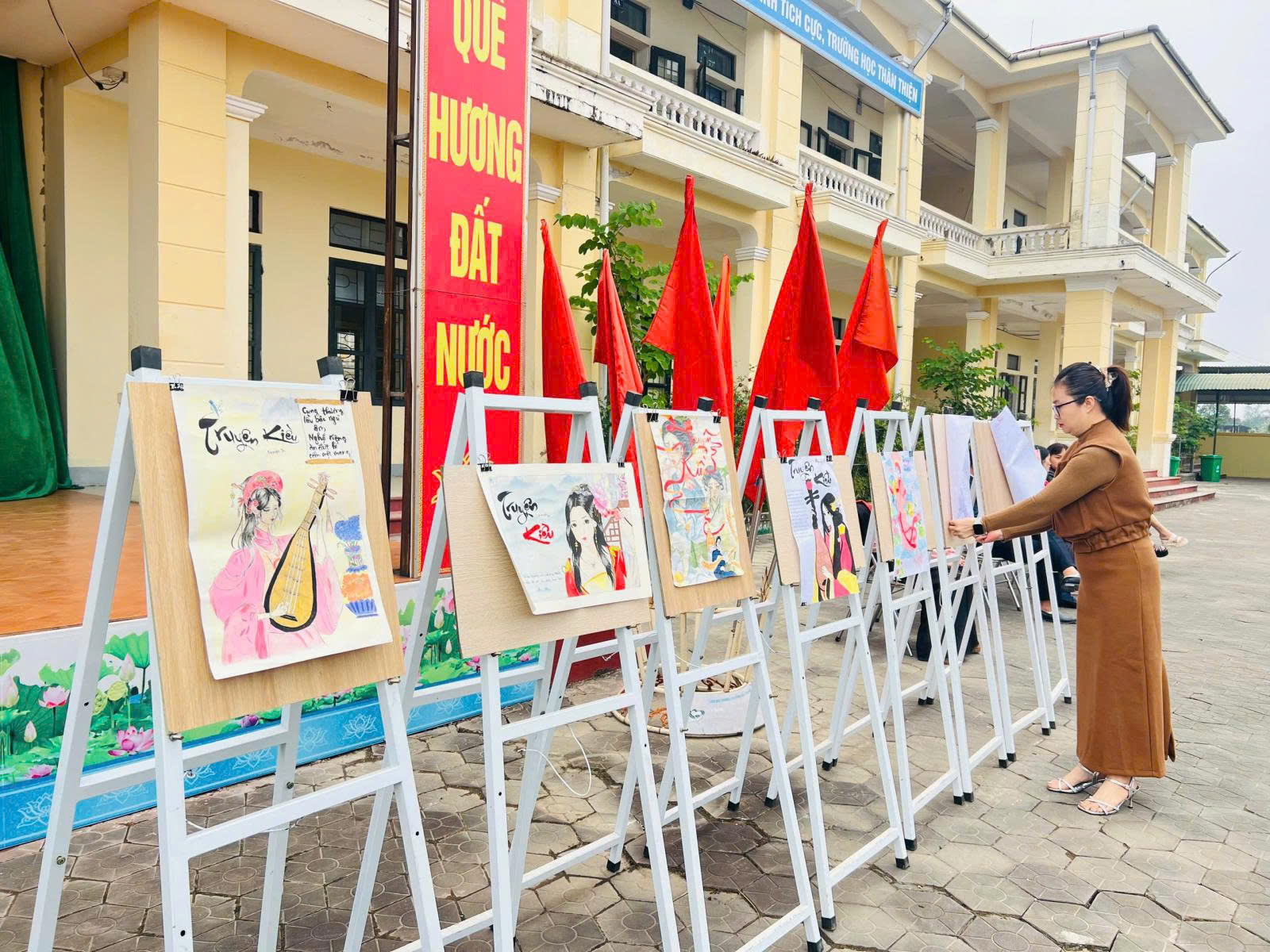 Trường THCS Hương Điền tổng kết hoạt động “Kỉ niệm 260 năm ngày sinh và tưởng niệm 205 năm ngày mất Đại thi hào Nguyễn Du”