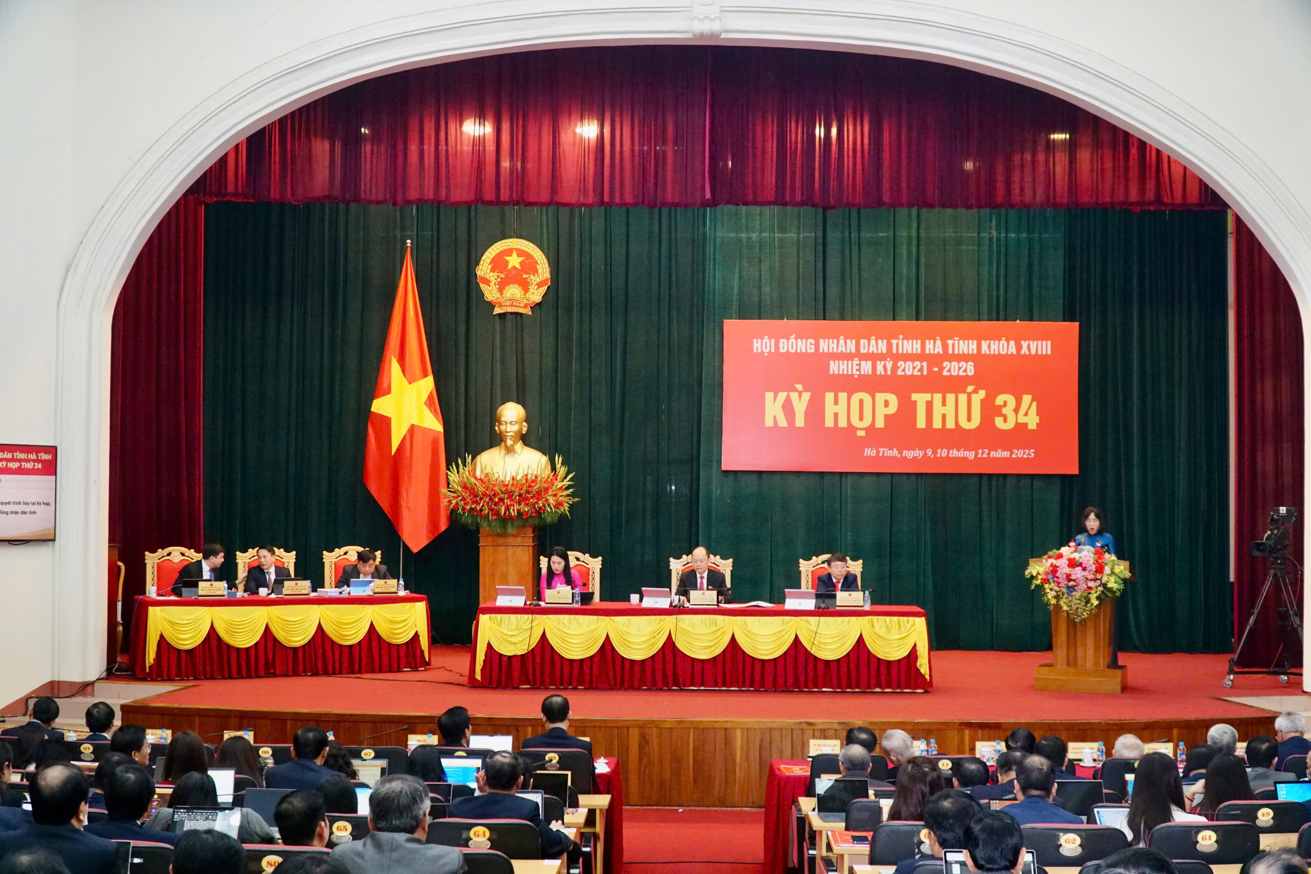 Khai mạc trọng thể kỳ họp thứ 34, HĐND tỉnh Hà Tĩnh khóa XVIII