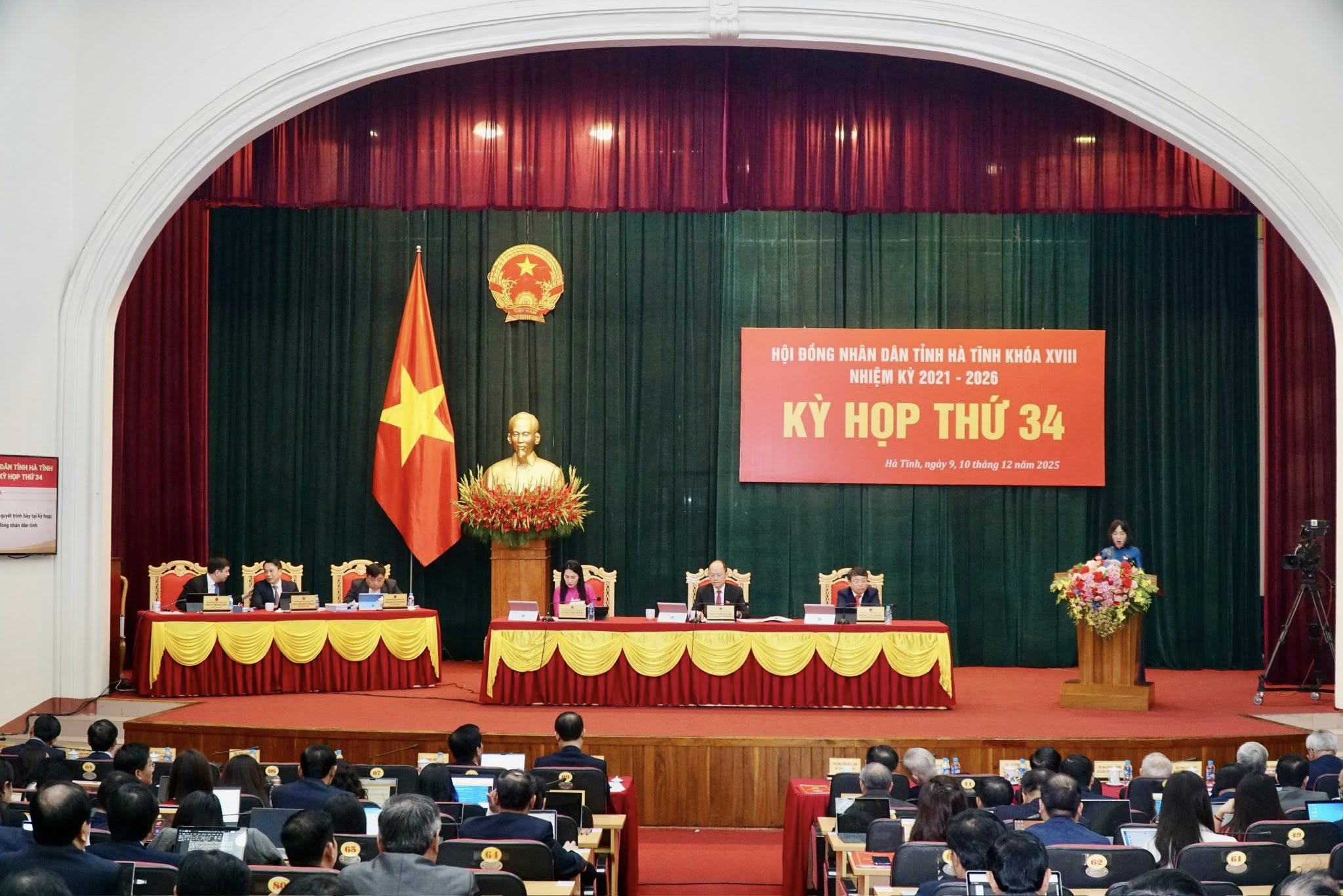 Sáng nay (10/12), Kỳ họp thứ 34, HĐND tỉnh tiếp tục phiên chất vấn và trả lời chất vấn